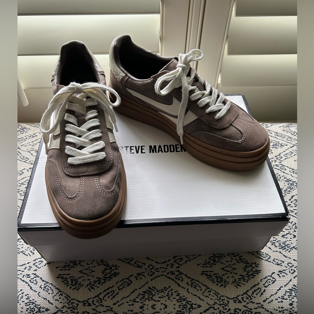 Steve Madden Dodge Taupe Sneakers W 8.5 Like New!